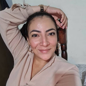 Meet your Posher, Esther nohemi